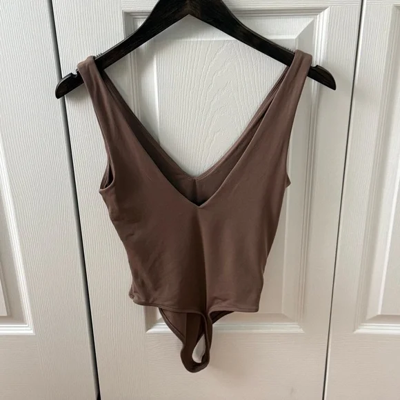 Aritzia Babaton Contour V-neck Bodysuit in Taupe - Picture 3 of 4